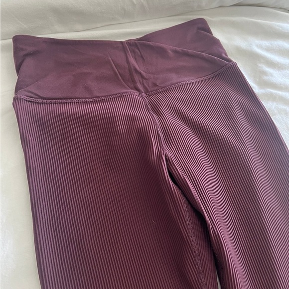 Athleta - ELATION ULTRA HIGH RISE RIBBED 7/8 LEGGING - Picture 4 of 6